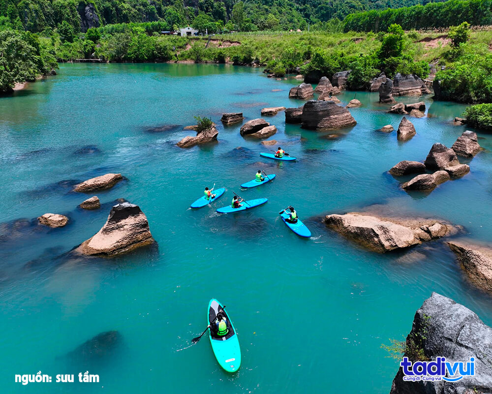 chèo thuyền Kayak ở Thung lũng Ngọc Bích Hava